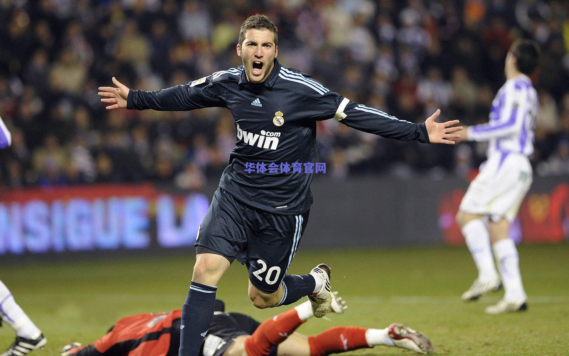 华体会体育下载|巴黎冬窗策略转向，告别克瓦拉式豪购，聚焦青训与战术整合